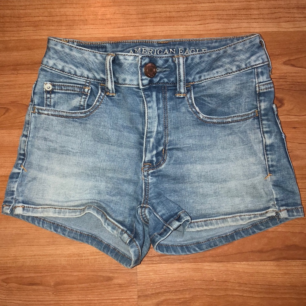 AEO light washed hi-rise shortie